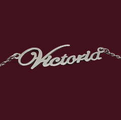 Серебряное колье с именем Victoria