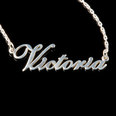 Серебряное колье с именем Victoria